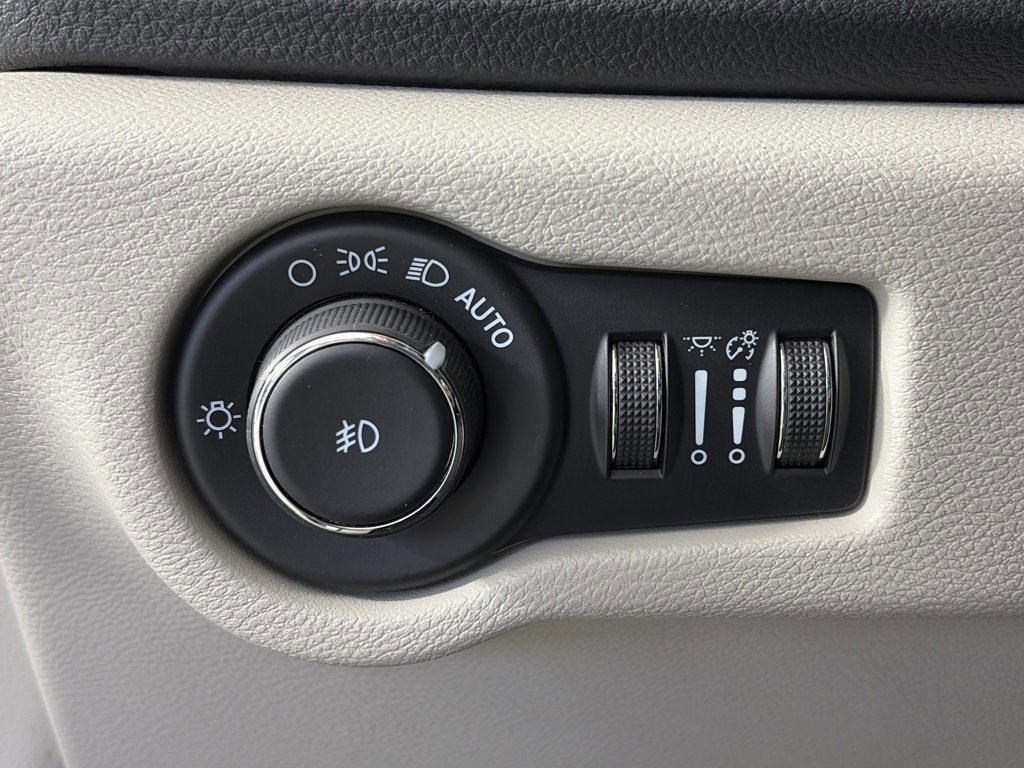 Used 2021 Chrysler Pacifica Touring-L image 23