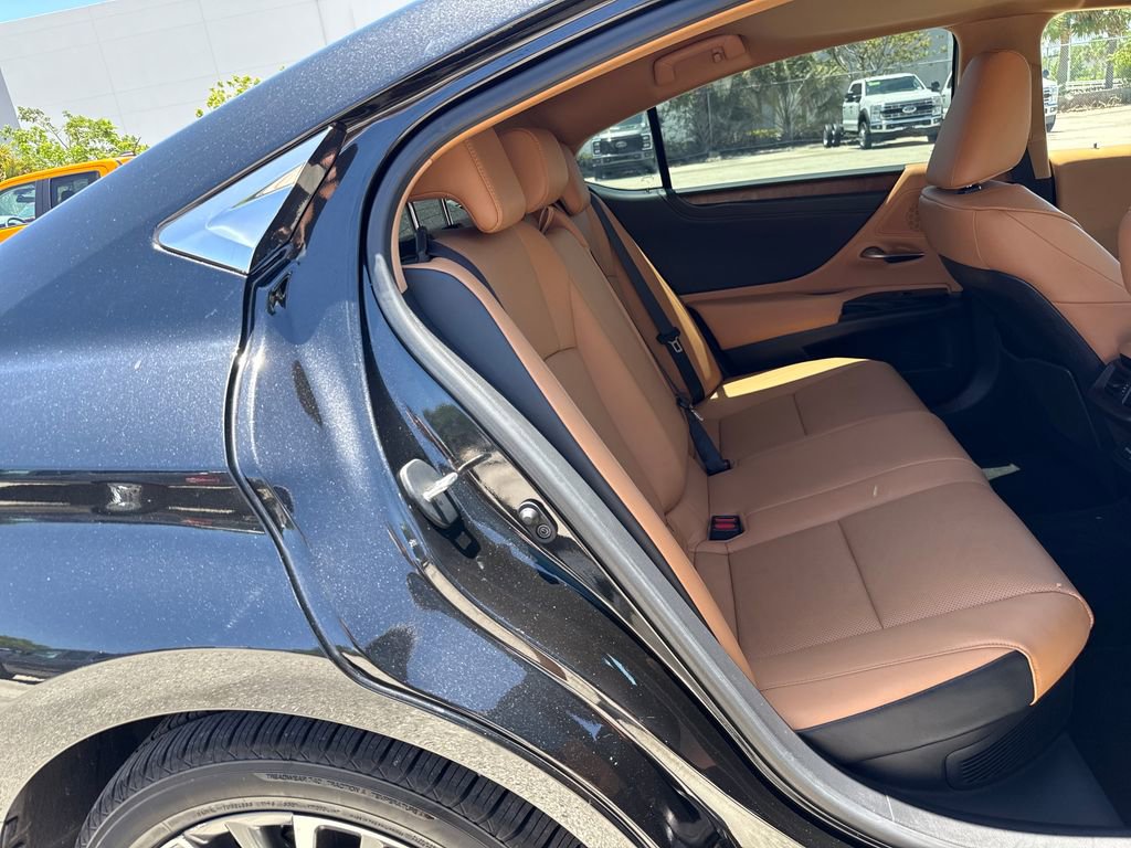 Used 2025 Lexus ES 300h w/ Premium Package FWD image 27