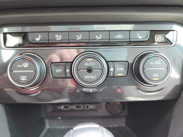 Used 2020 Volkswagen Tiguan SE w/ Panoramic Sunroof Package FWD image 27