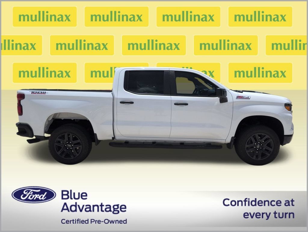 Used 2025 Chevrolet Silverado 1500 Custom Trail Boss w/ Turbomax Blackout Package AWD/4WD image 2