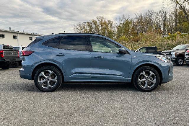 Certified 2023 Ford Escape ST-Line Select w/ Tech Pack #2 image 2