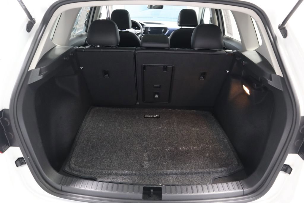 Used 2023 Volkswagen Taos SE w/ Panoramic Sunroof Package AWD/4WD image 17