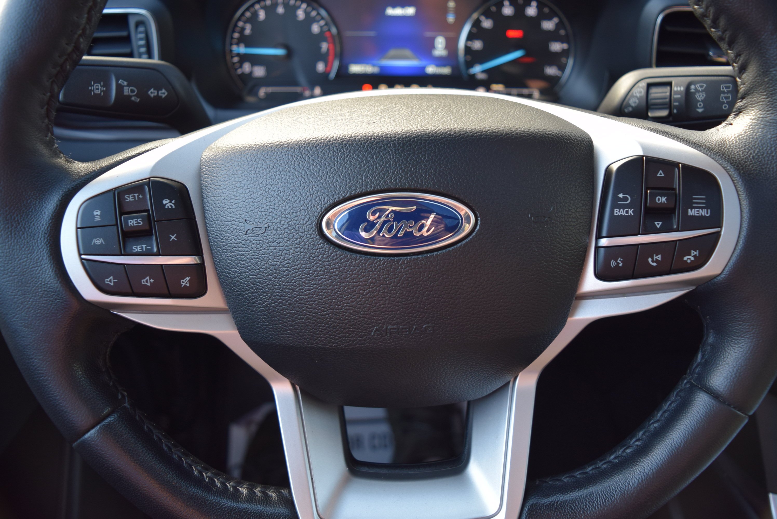 Certified 2023 Ford Explorer Limited w/ Limited Technology Package AWD/4WD image 13