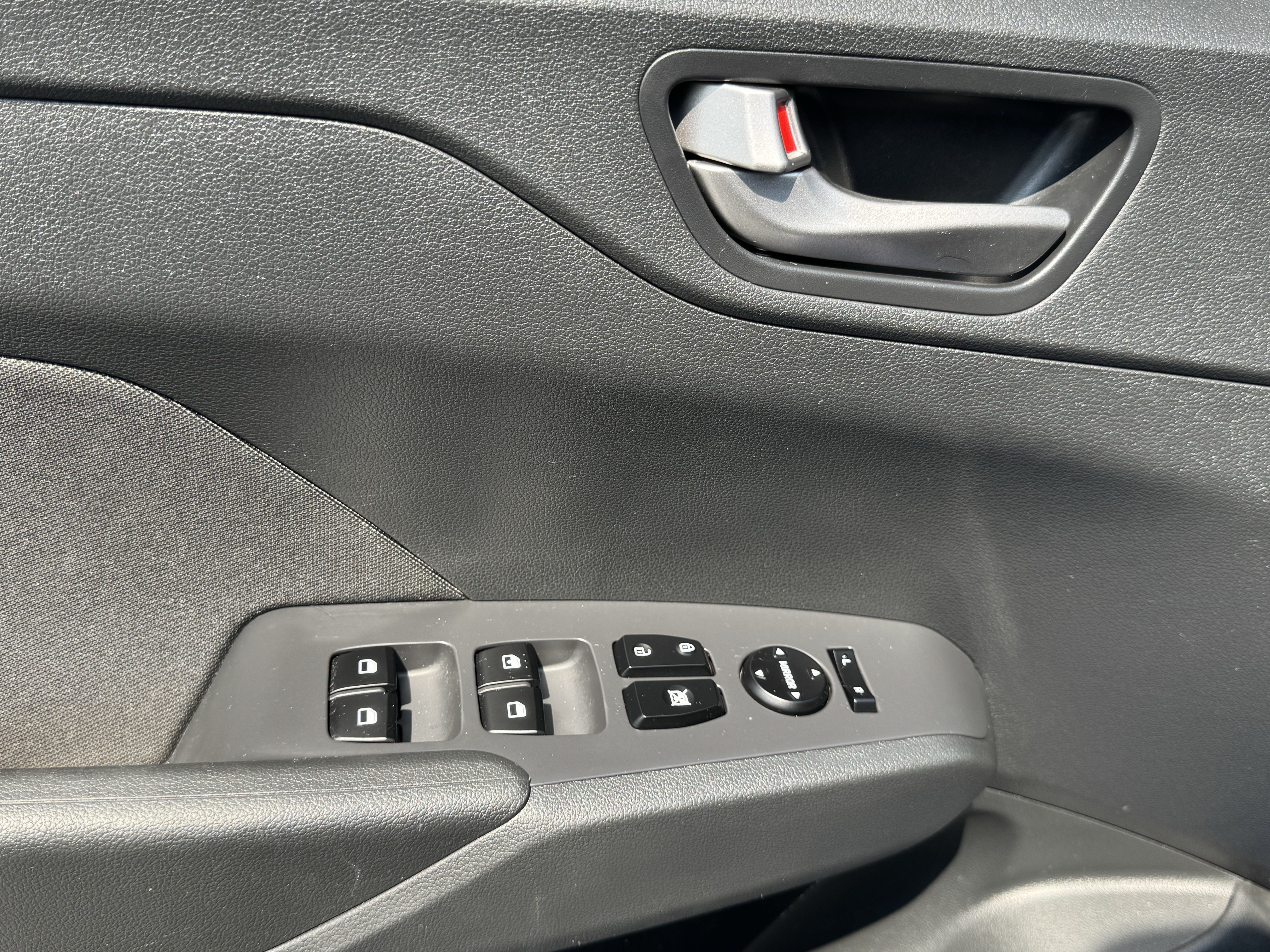 Used 2022 Hyundai Accent SE w/ Cargo Package FWD image 11
