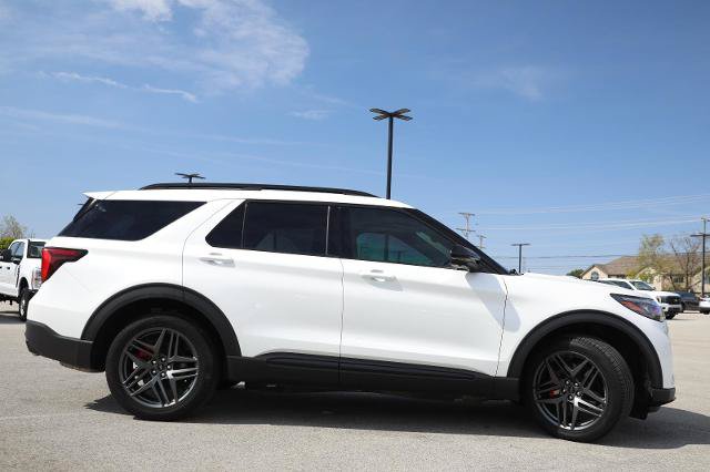 Certified 2025 Ford Explorer ST AWD/4WD image 7