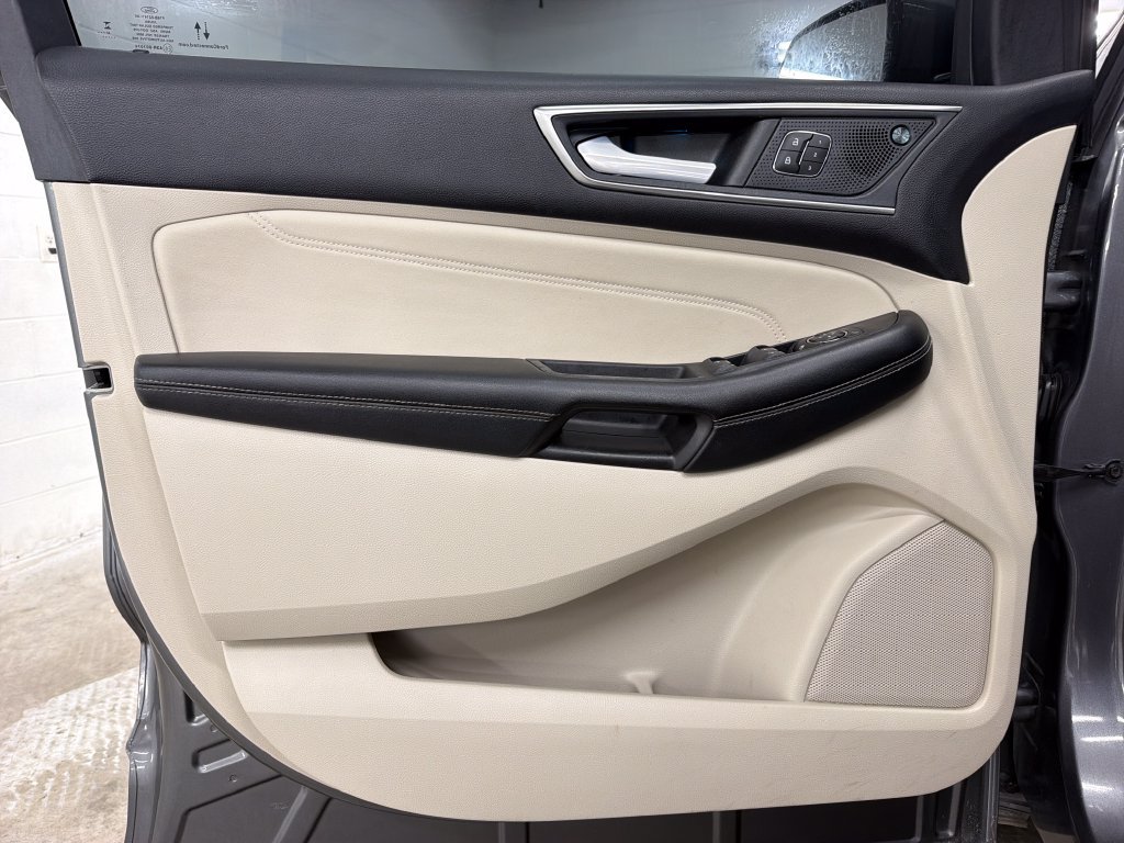 Certified 2022 Ford Edge Titanium AWD/4WD image 17