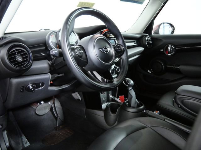 Used 2019 MINI Cooper 4-Door Hardtop image 16