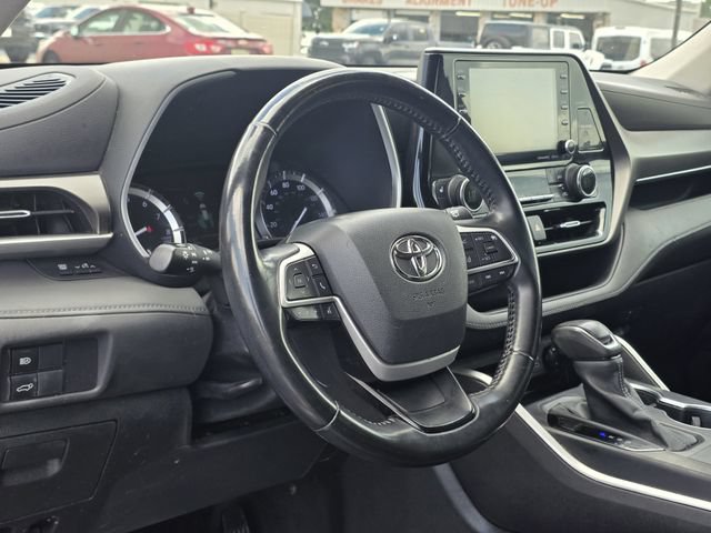 Used 2022 Toyota Highlander XLE FWD image 24