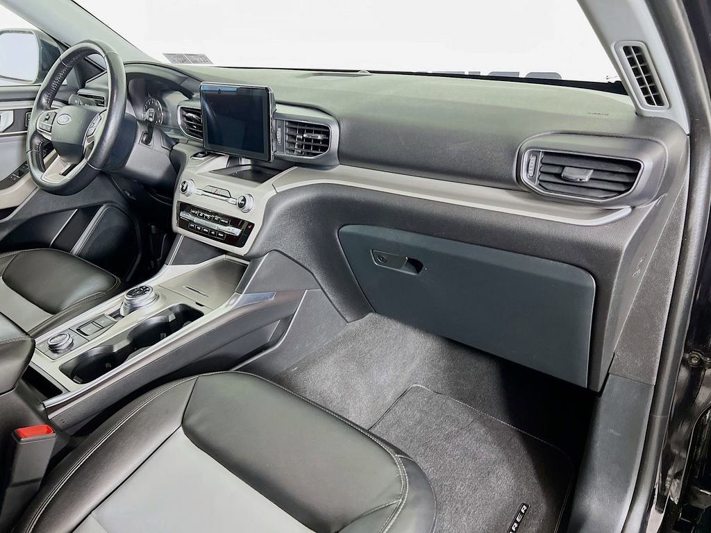 Certified 2024 Ford Explorer XLT w/ Equipment Group 202A image 35