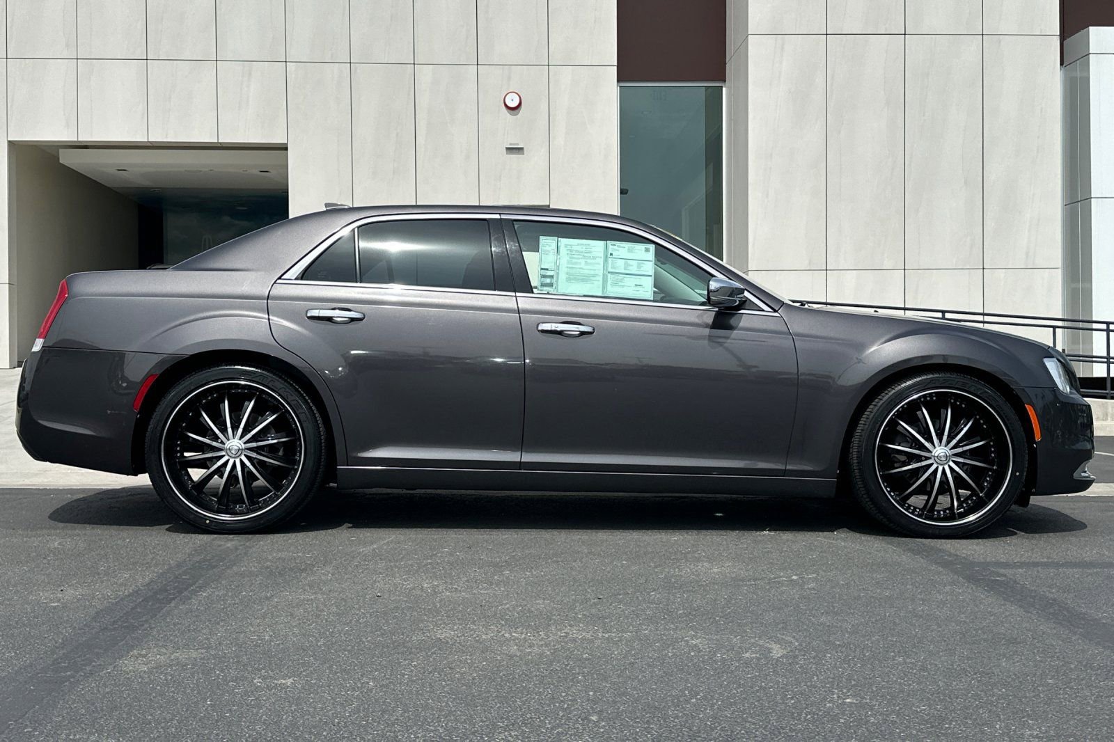 Used 2017 Chrysler 300 C w/ Safetytec Plus Group image 2