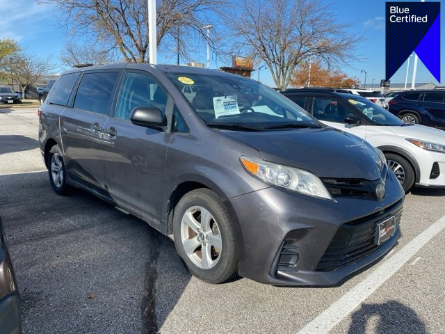 Used 2018 Toyota Sienna L w/ Protection Package image 1