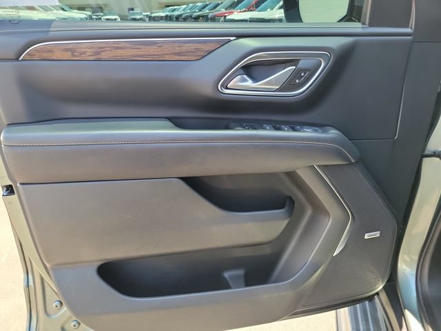 Used 2024 Chevrolet Suburban Premier w/ Premium Package 2 AWD/4WD image 20