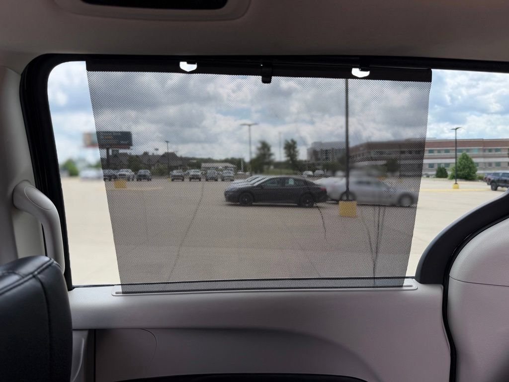 Used 2022 Chrysler Pacifica Touring-L FWD image 40