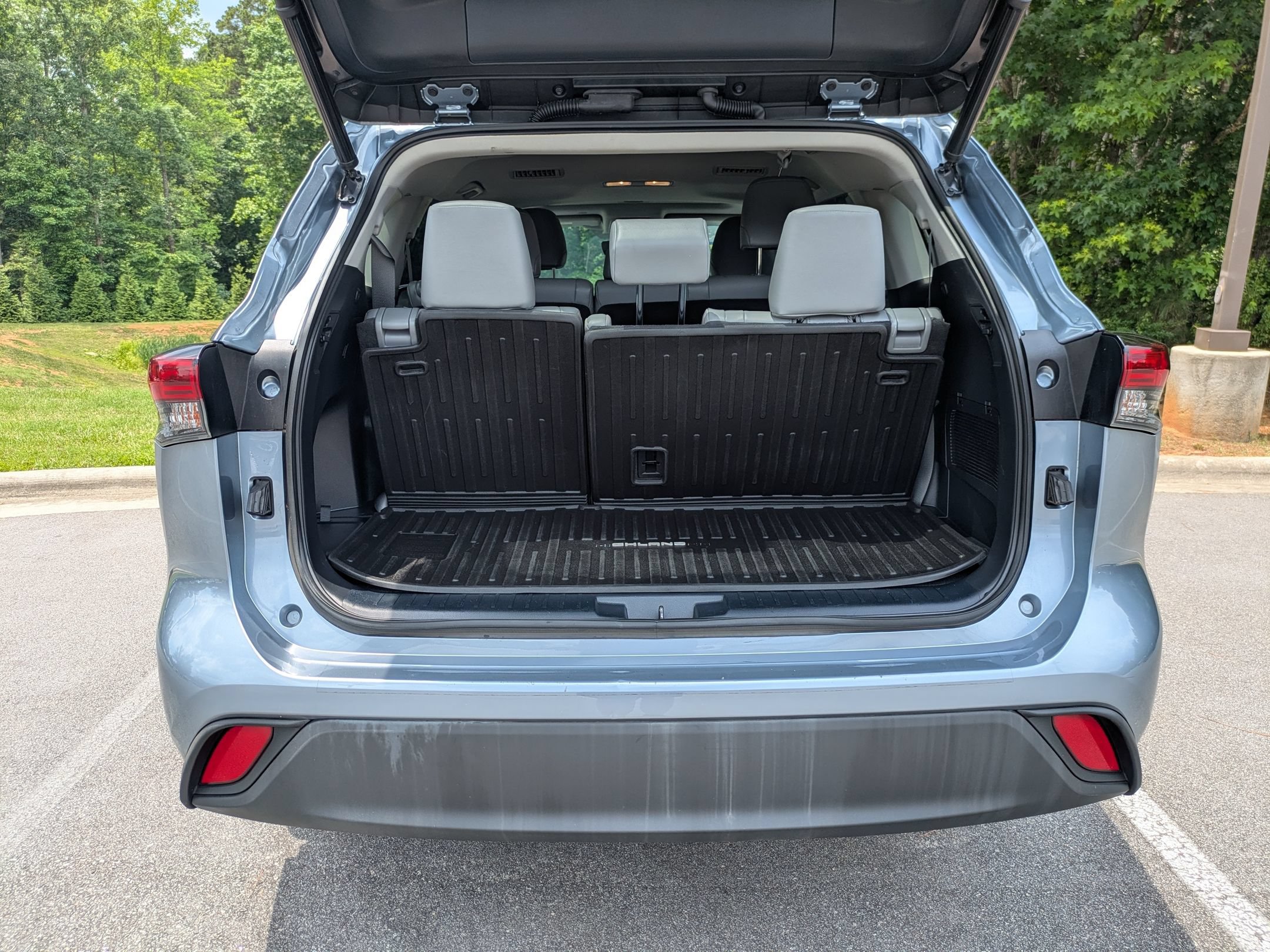 Used 2021 Toyota Highlander XLE FWD image 29