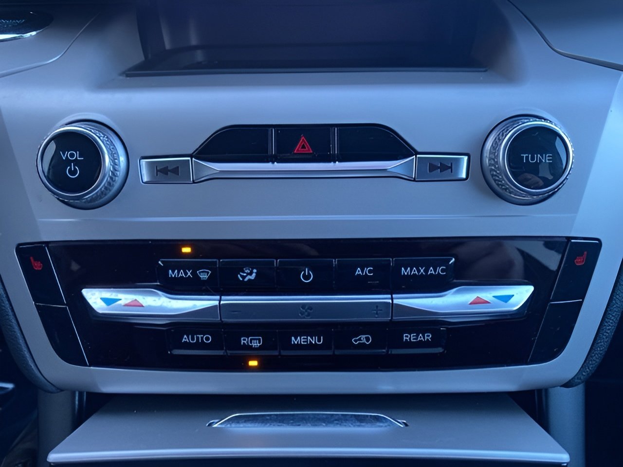 Certified 2023 Ford Explorer XLT w/ Class IV Trailer Tow Package image 21