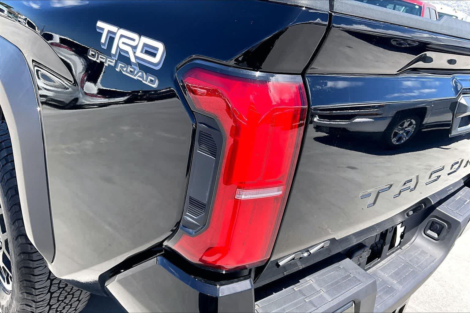 Used 2025 Toyota Tacoma TRD Off-Road AWD/4WD image 32