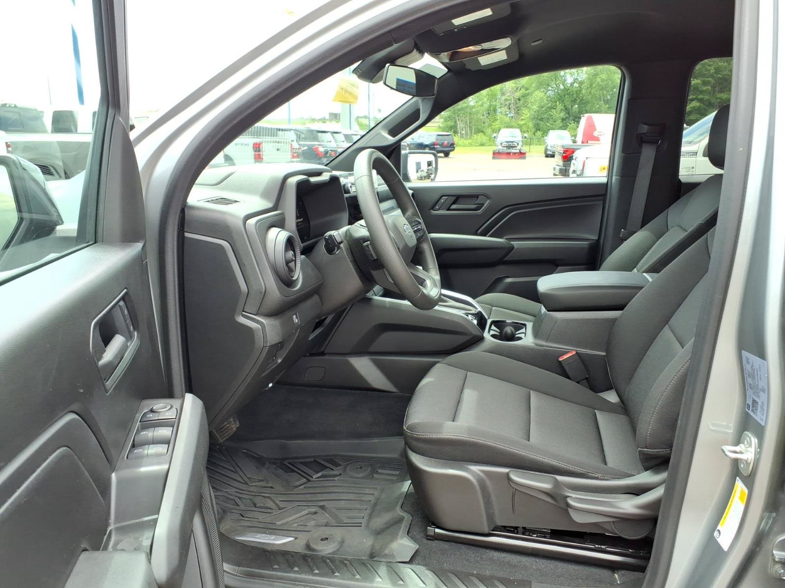 Used 2025 Chevrolet Colorado Trail Boss AWD/4WD image 10