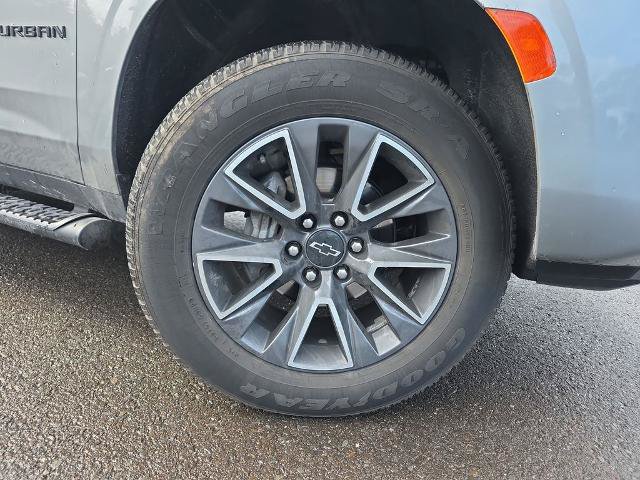 Used 2023 Chevrolet Suburban Z71 w/ Luxury Package AWD/4WD image 11