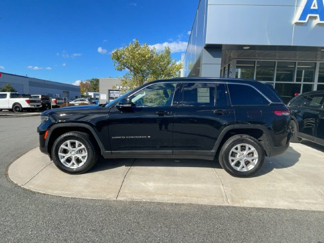 Used 2023 Jeep Grand Cherokee Limited AWD/4WD image 4