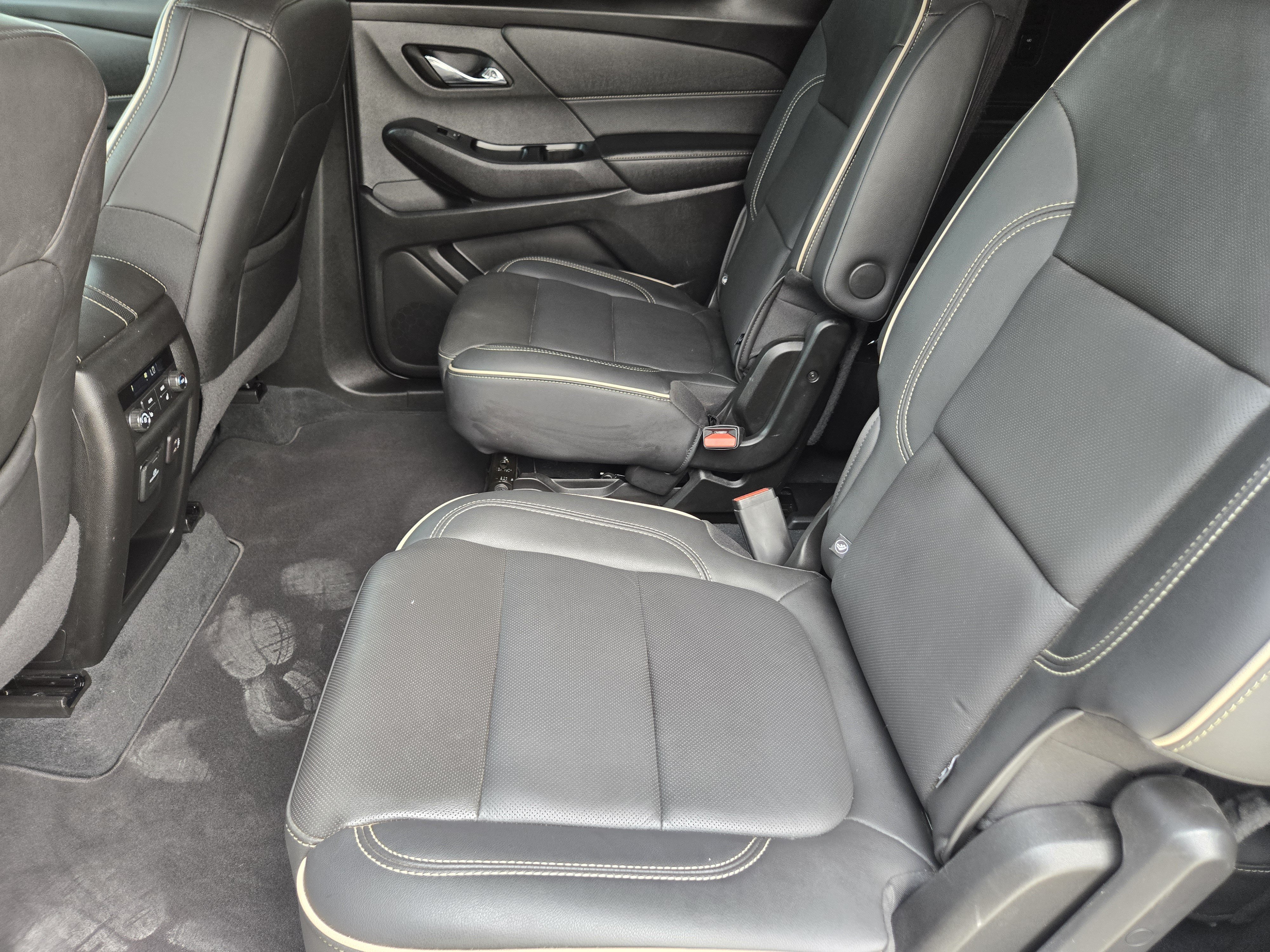 Used 2023 Chevrolet Traverse Premier w/ Redline Edition FWD image 29