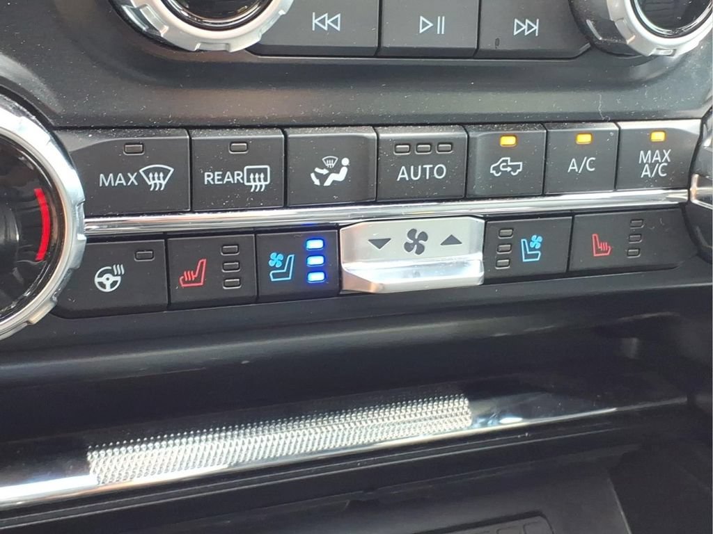 Certified 2025 Ford F150 Platinum w/ Equipment Group 702A High AWD/4WD image 22