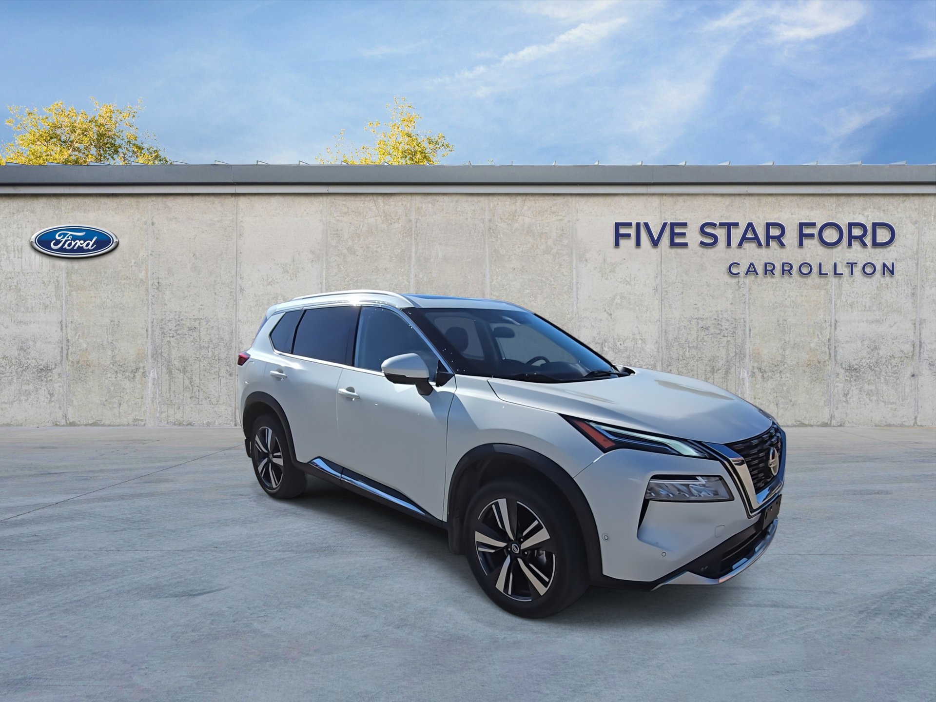 Used 2021 Nissan Rogue Platinum image 2