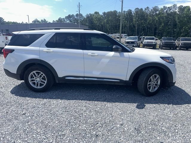Certified 2025 Ford Explorer Active w/ Active Comfort Package RWD image 3