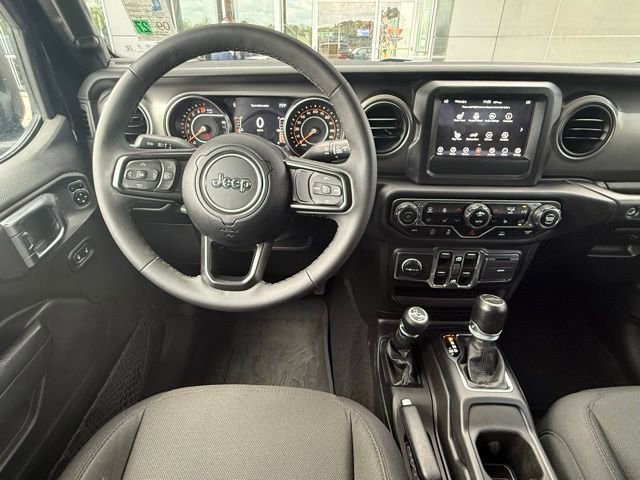 Used 2023 Jeep Gladiator Sport AWD/4WD image 17