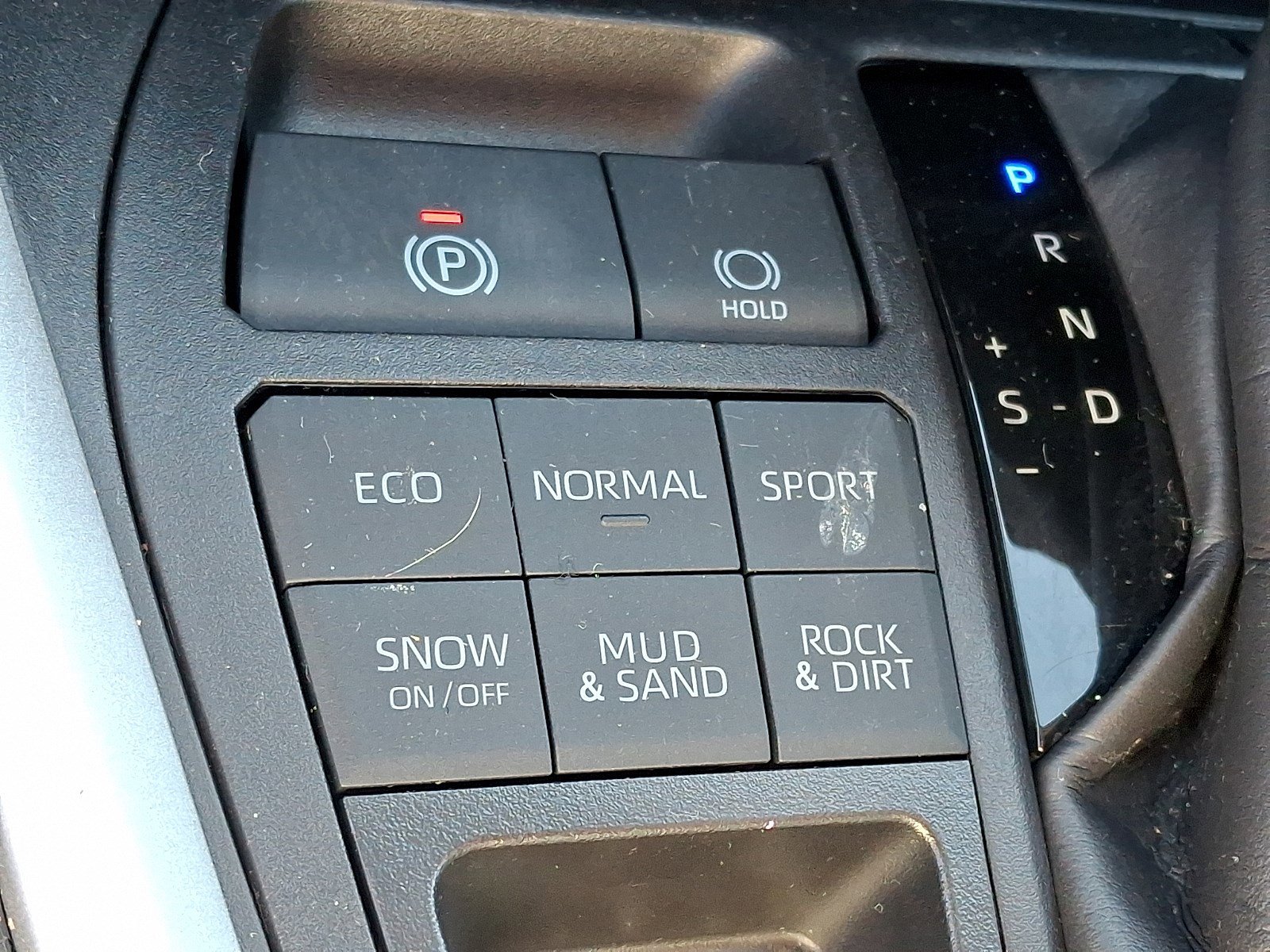 Used 2025 Toyota RAV4 LE image 22