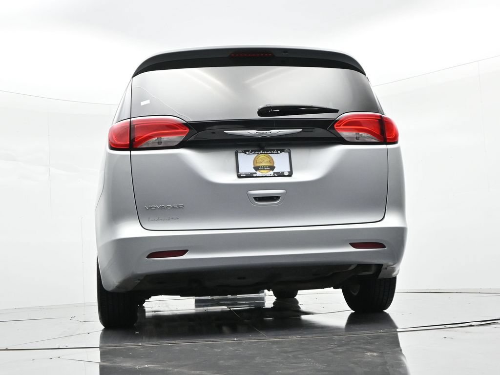 Used 2023 Chrysler Voyager LX FWD image 19