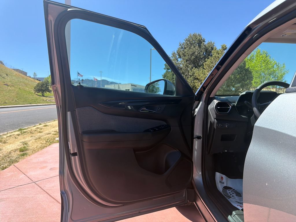 Used 2025 Chevrolet TrailBlazer LT AWD/4WD image 10
