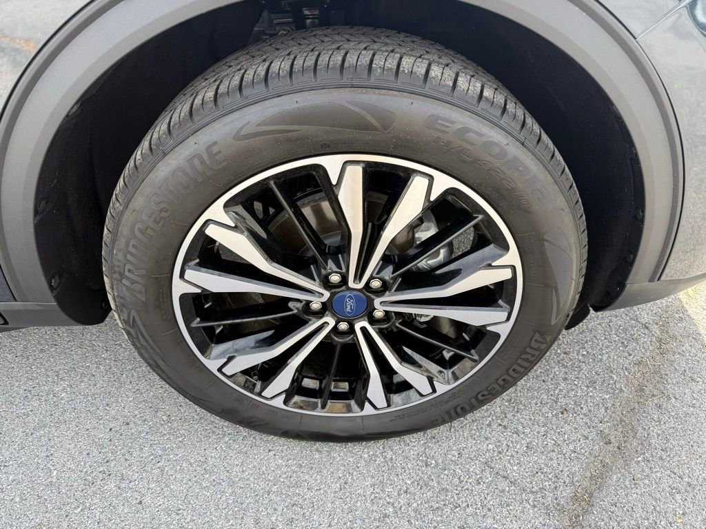 Certified 2022 Ford Escape SEL w/ SEL Stealth AWD Package image 11