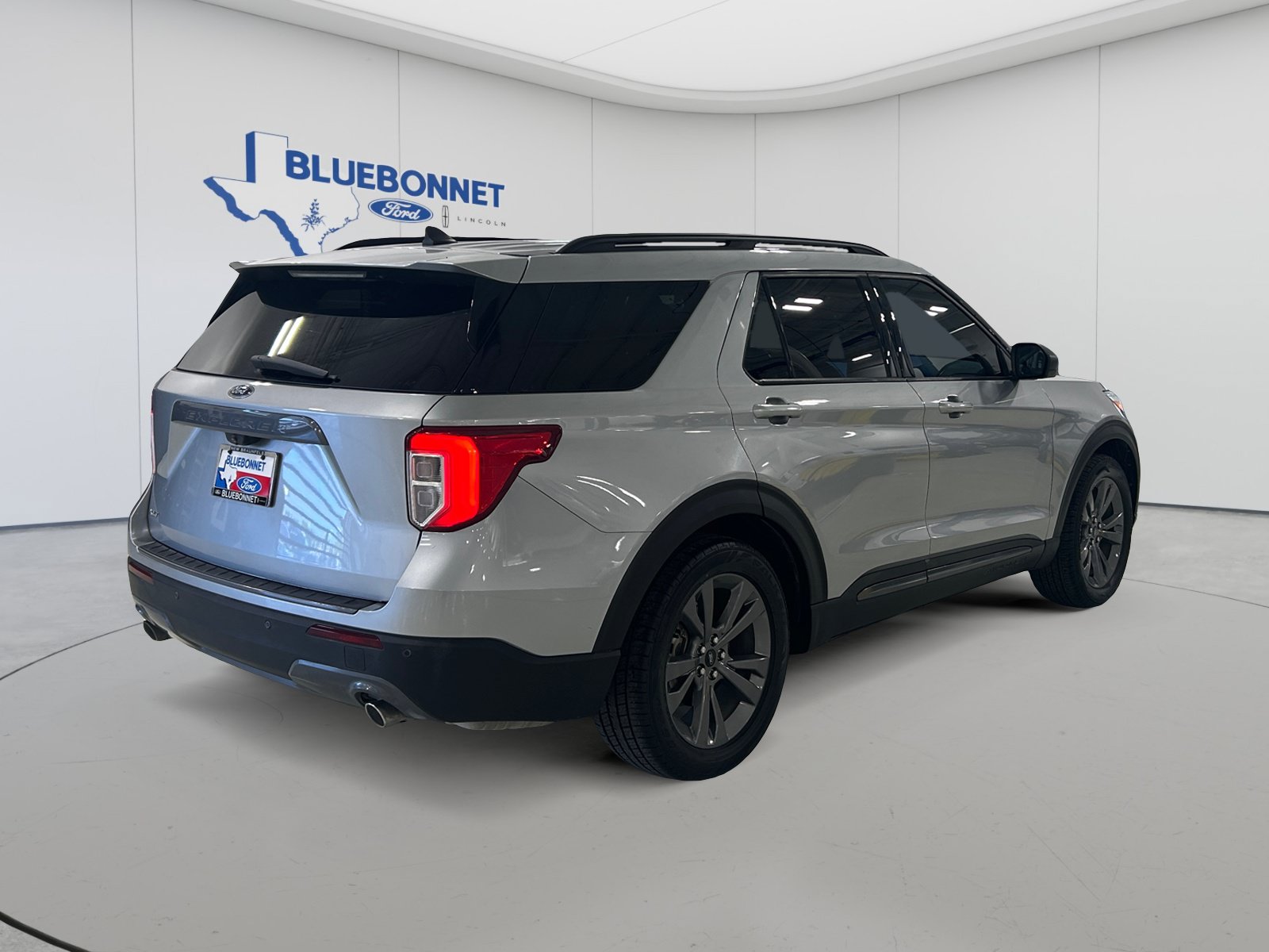 Certified 2021 Ford Explorer XLT w/ Equipment Group 202A RWD image 5