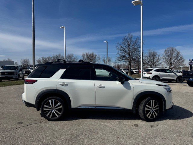 Used 2024 Nissan Pathfinder Platinum image 6