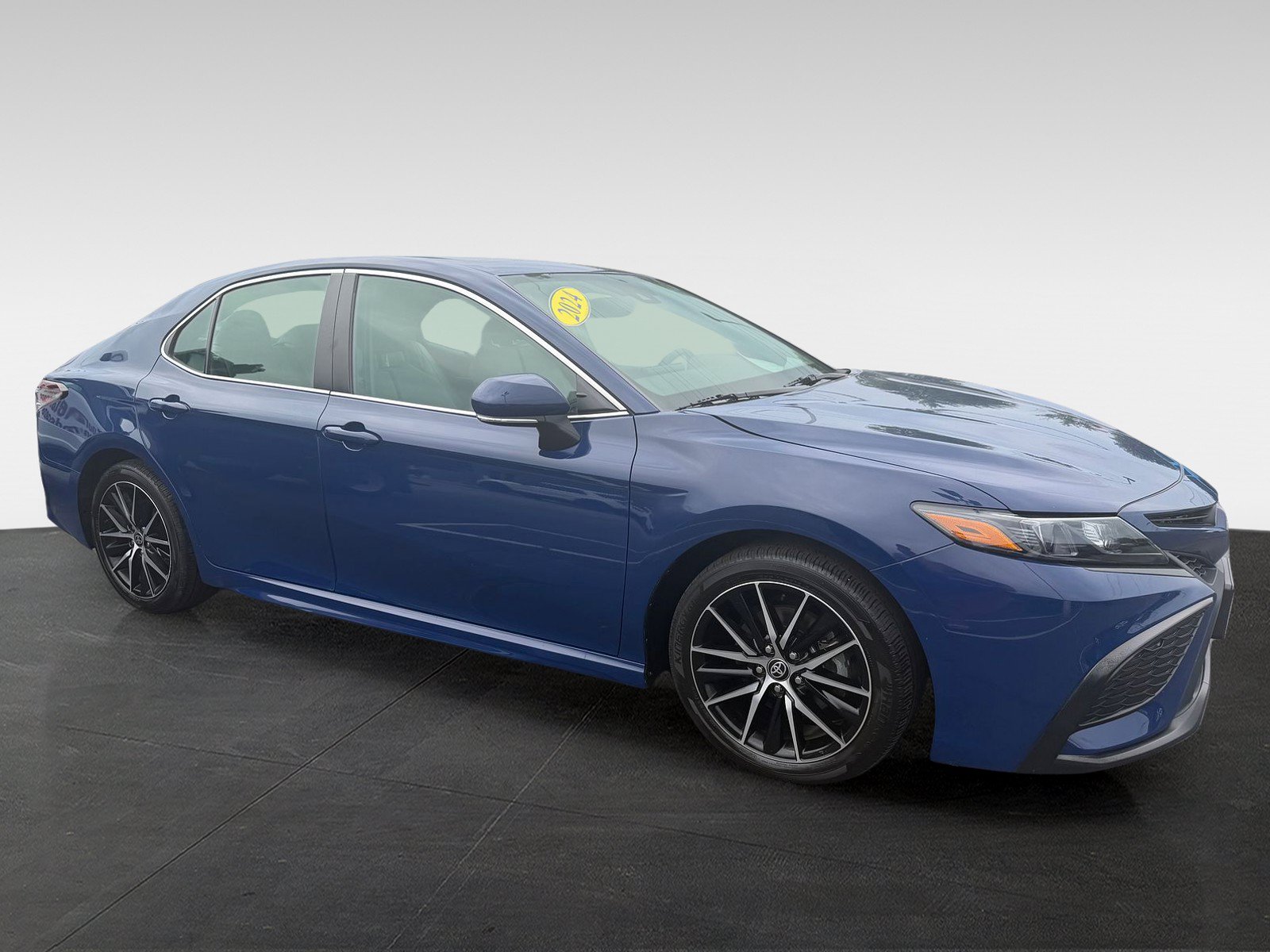Used 2024 Toyota Camry SE w/ Cold Weather Package AWD/4WD image 4