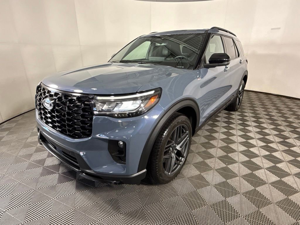 Certified 2025 Ford Explorer ST-Line w/ Premium Package AWD/4WD image 5