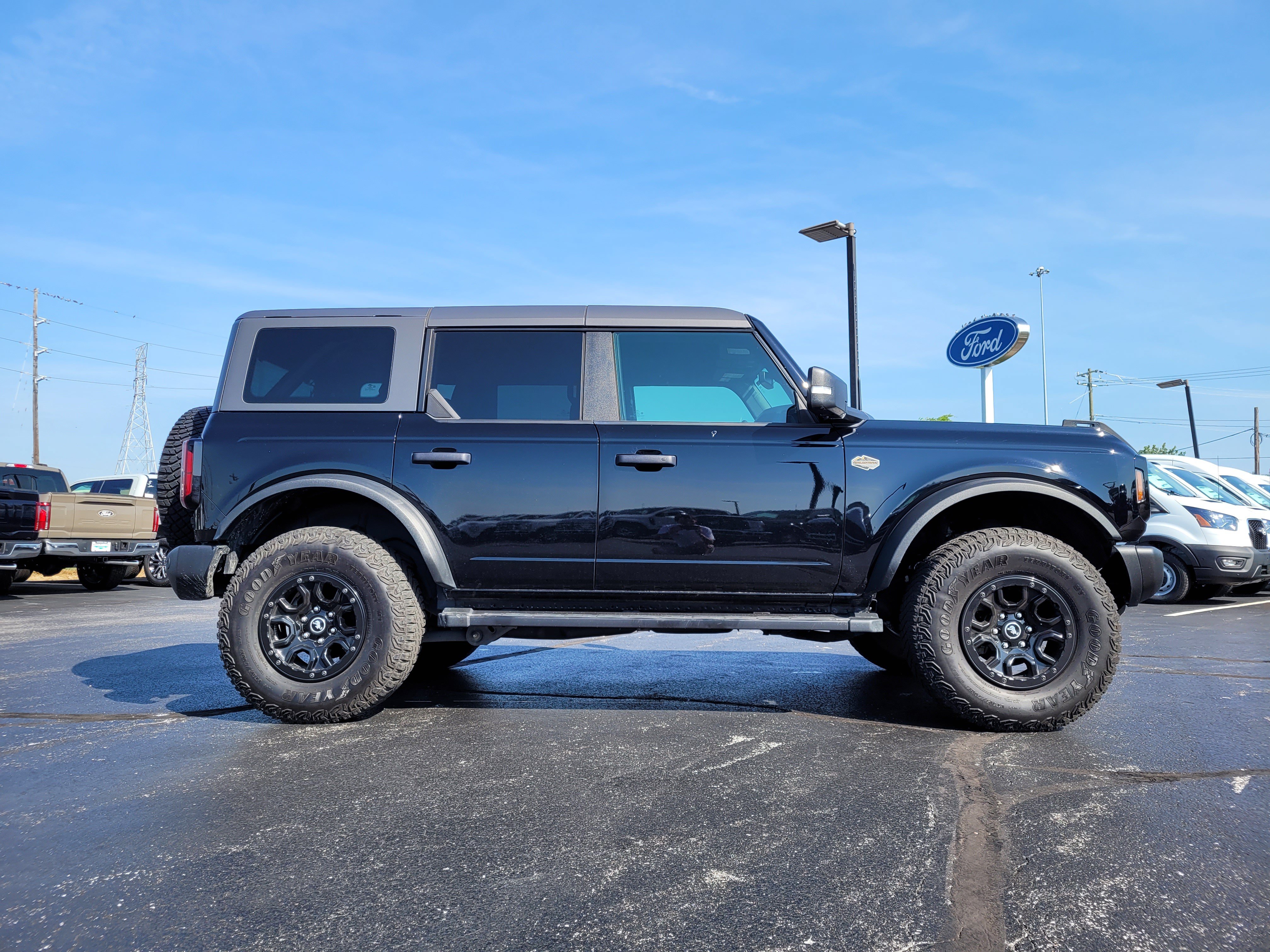 Certified 2023 Ford Bronco Wildtrak AWD/4WD image 2