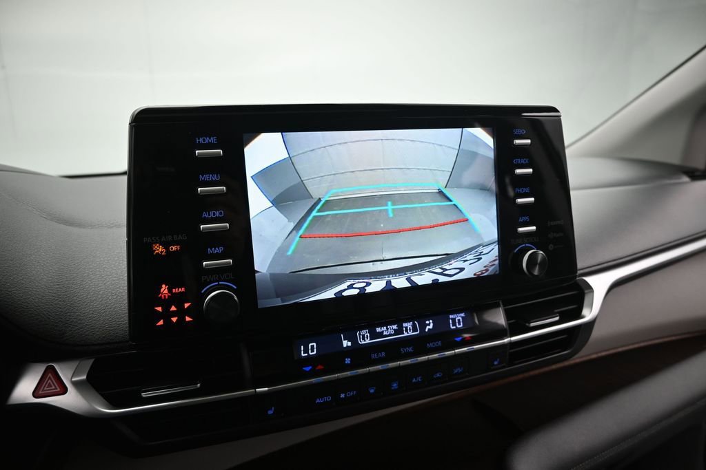 Used 2021 Toyota Sienna XLE FWD image 17