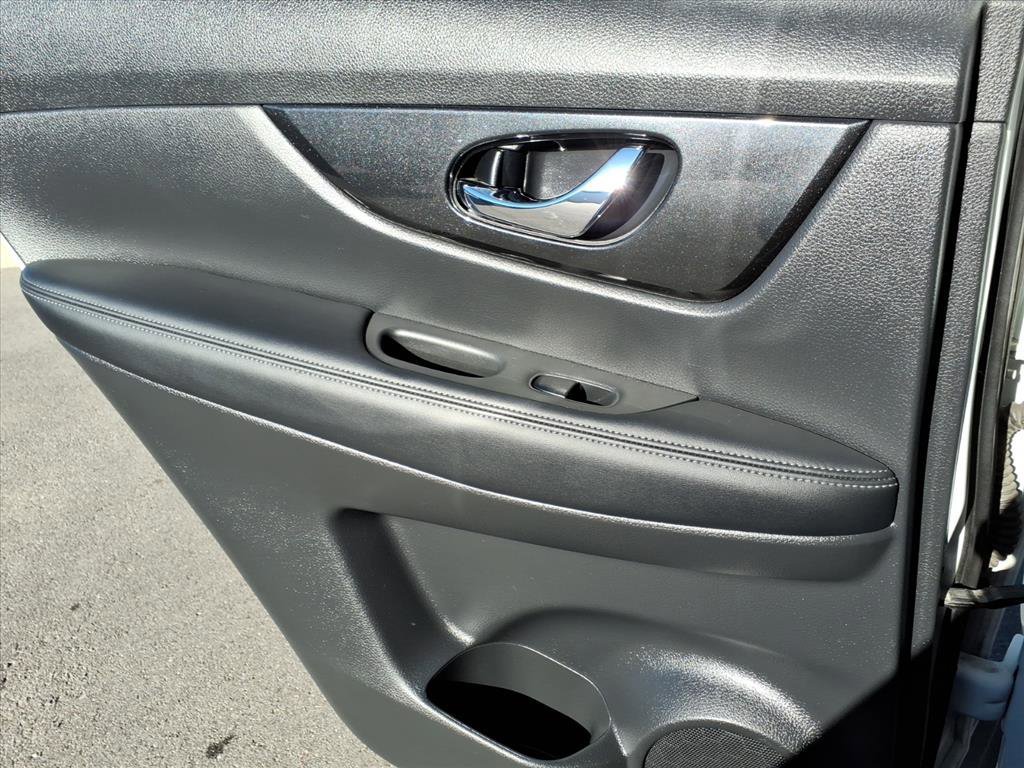 Used 2018 Nissan Rogue S image 13