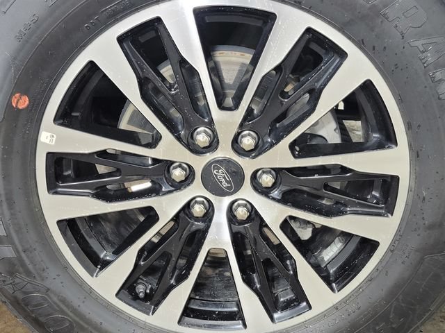 Certified 2025 Ford Expedition Platinum AWD/4WD image 10