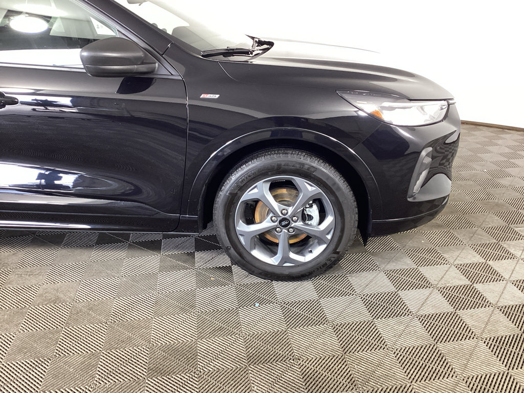 Certified 2023 Ford Escape ST-Line w/ Tech Pack #1 AWD/4WD image 7