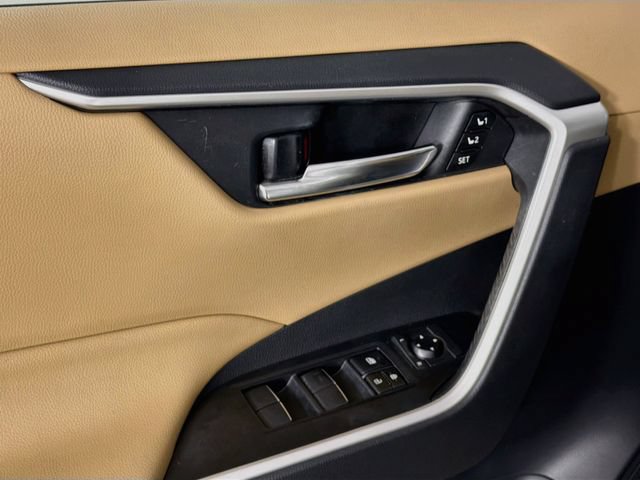 Used 2019 Toyota RAV4 XLE Premium w/ Cold Weather Package FWD image 21