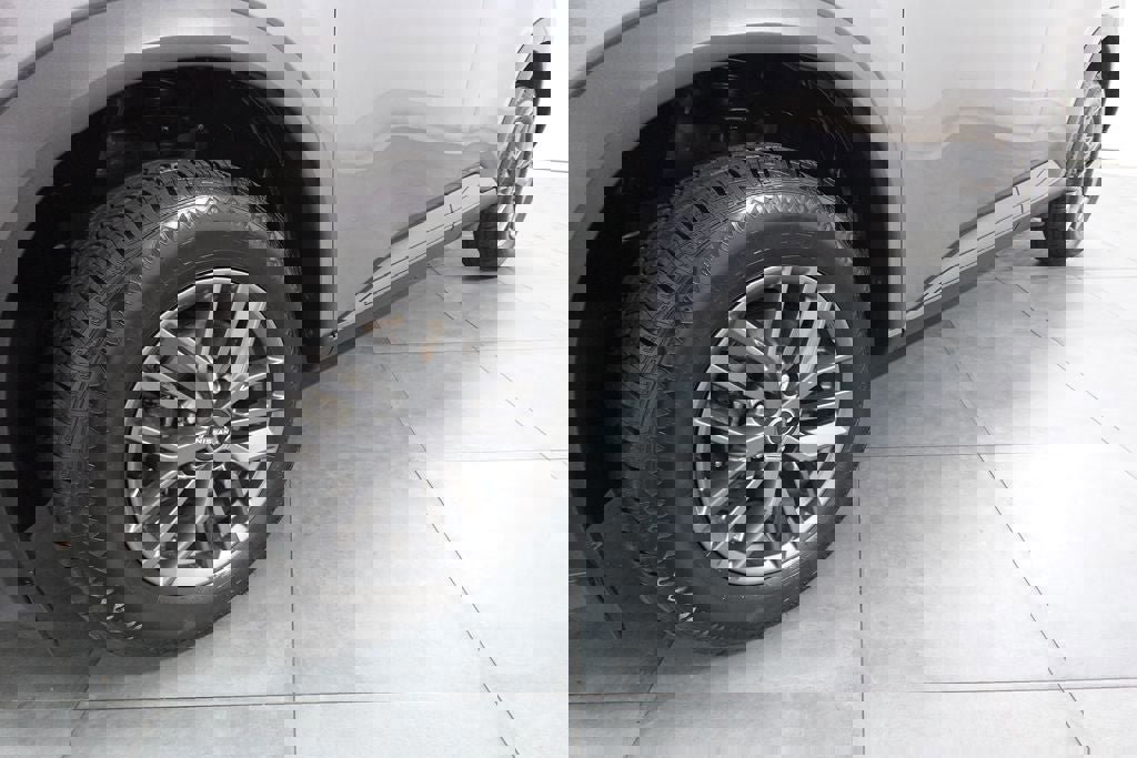 Used 2023 Nissan Rogue S image 26