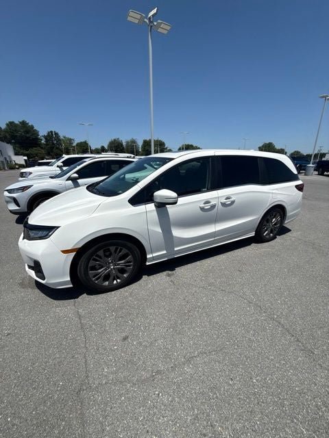 Used 2025 Honda Odyssey Touring image 6