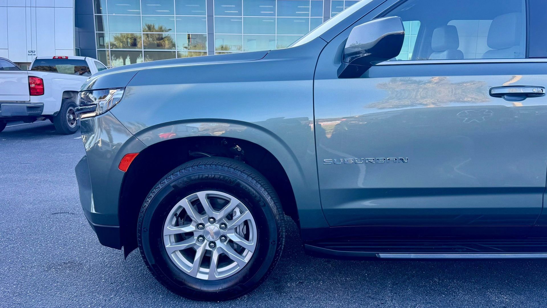 Used 2024 Chevrolet Suburban LT image 14