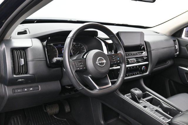 Used 2025 Nissan Pathfinder SL FWD image 15