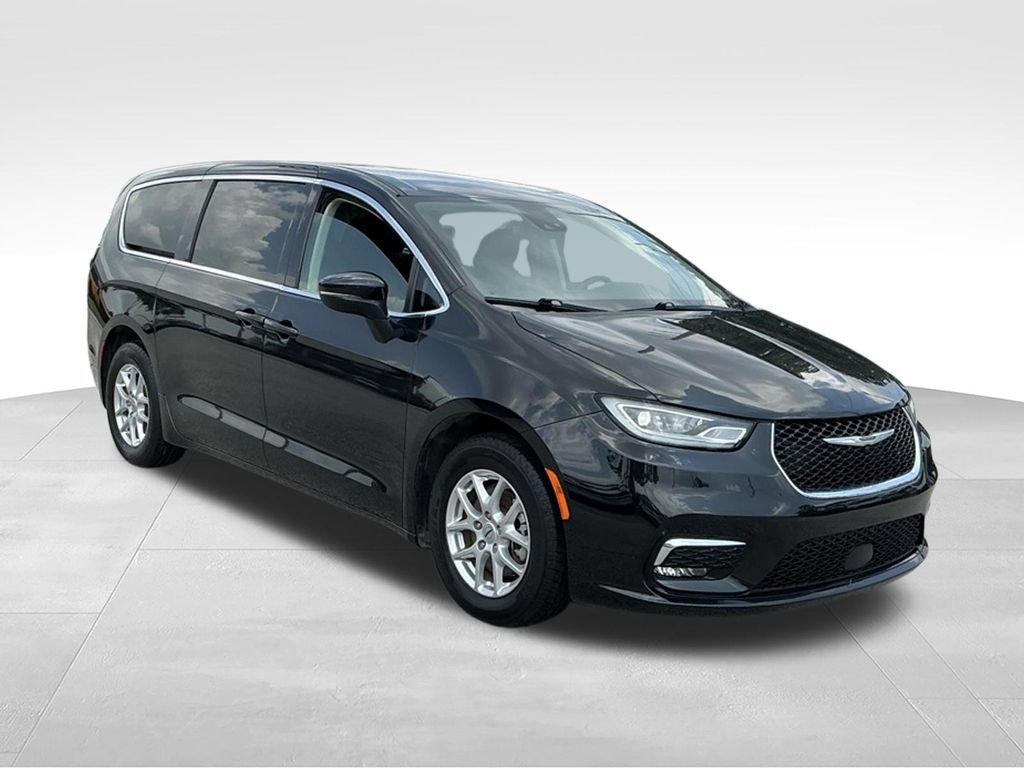 Used 2023 Chrysler Pacifica Touring-L FWD image 15