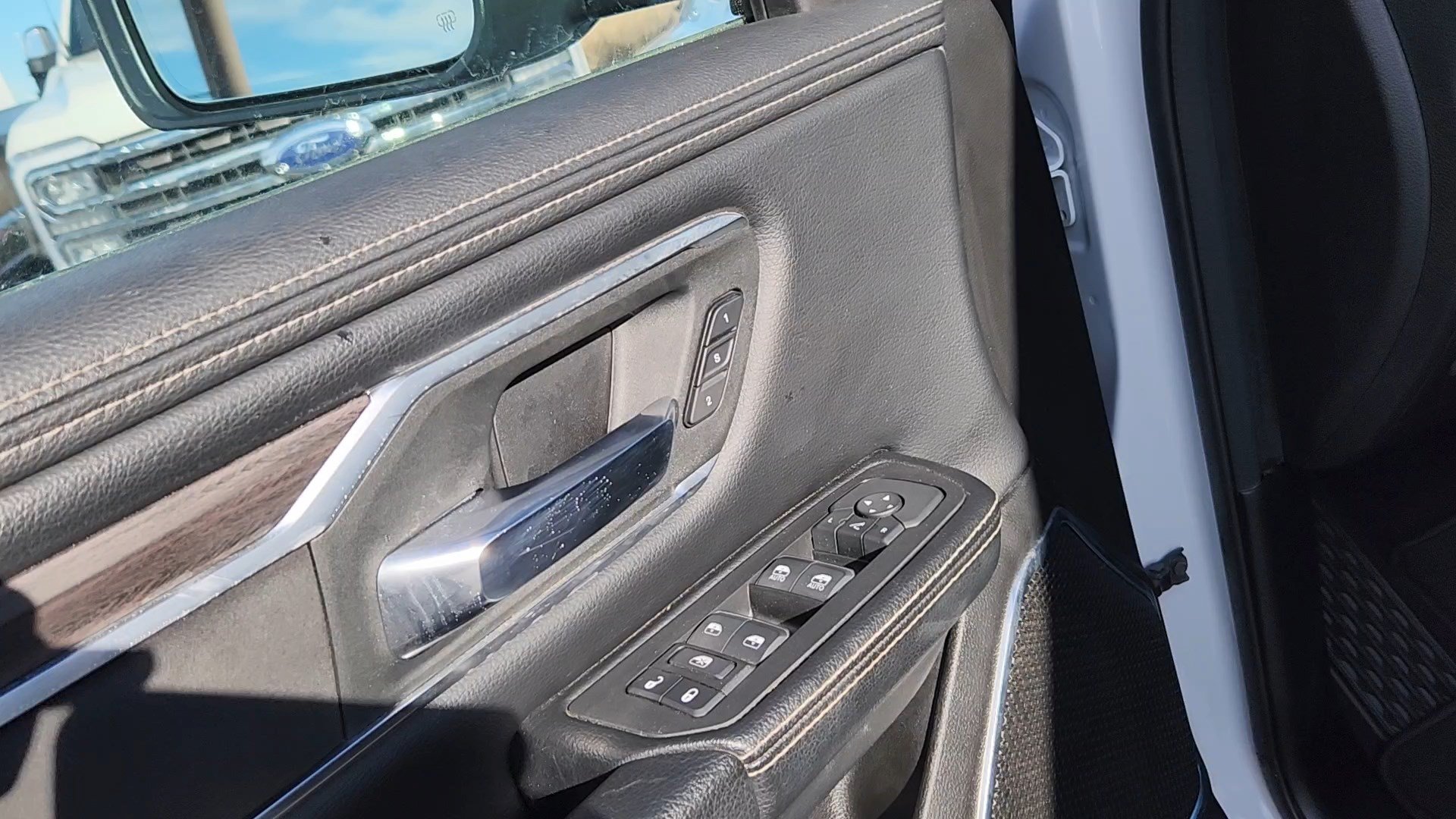 Used 2025 RAM 1500 Laramie AWD/4WD image 7