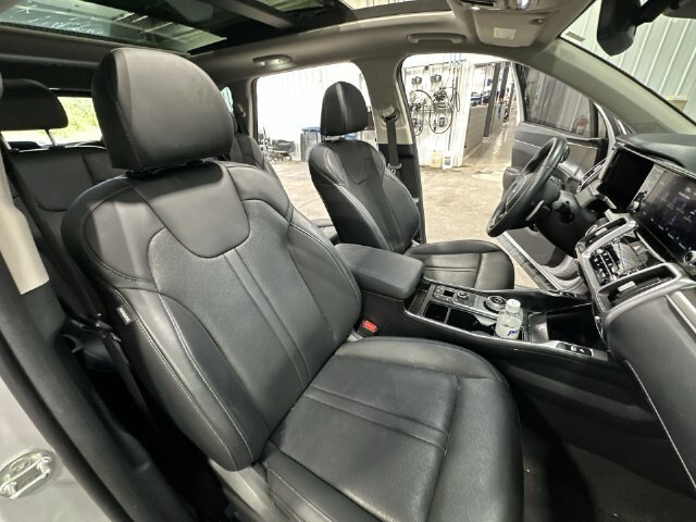 Used 2024 Kia Sorento EX w/ Panoramic Sunroof Package AWD/4WD image 32