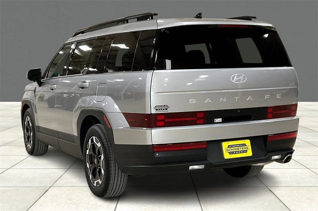 Used 2025 Hyundai Santa Fe SEL image 2